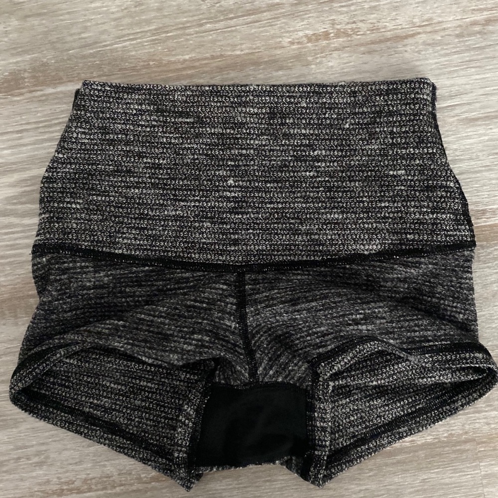 High waist lululemon hot shorts - Picture 4 of 7